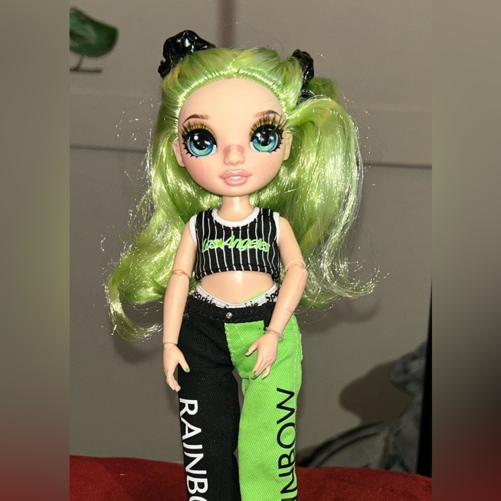 💚 RAINBOW HIGH “JADE HUNTER” DOLL 💚 - Picture 4 of 6